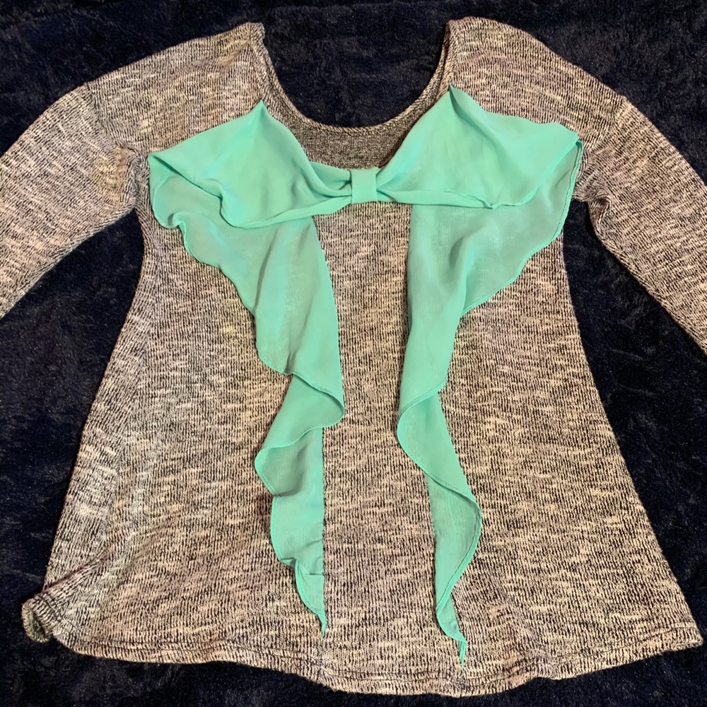 Very CUTE off shoulder long sleeve